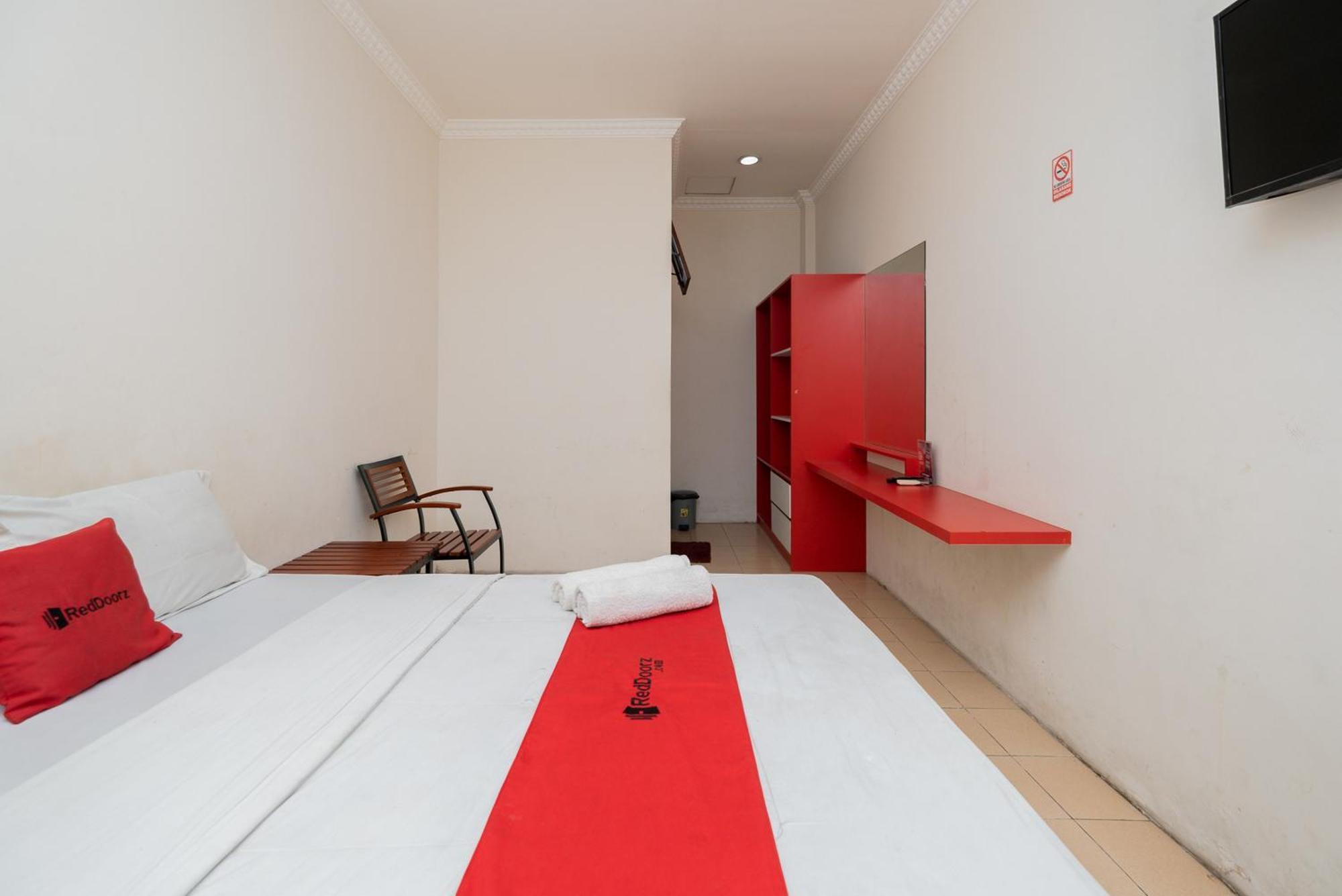 Reddoorz Plus @ Gunungsari Surabaya Kedurus Exterior foto