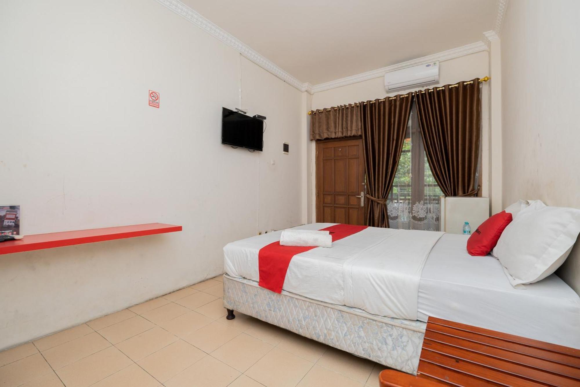 Reddoorz Plus @ Gunungsari Surabaya Kedurus Exterior foto